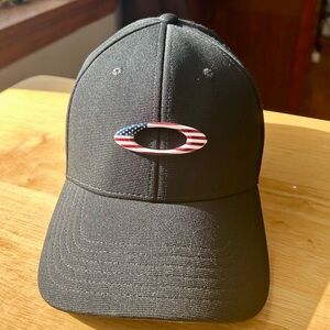 Oakley Men's Tincan Black Hat Cap
American USA Flag Ellipse Icon
Logo L/XL